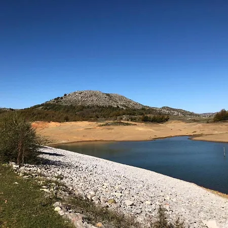 Albanian Traditional 호텔