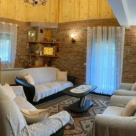 호텔 Albanian Traditional Librazhet